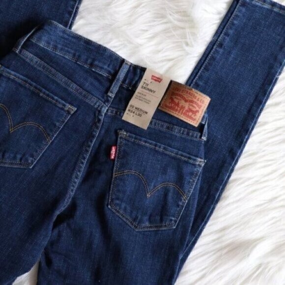 NEW Levis 711 Mid Rise Skinny Jeans Size 24 Dark Blue Wash Distressed - Picture 6 of 6